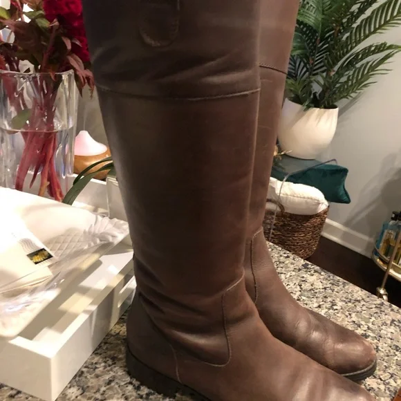 COPY - Ralph Lauren tall brown boots - Picture 2 of 3